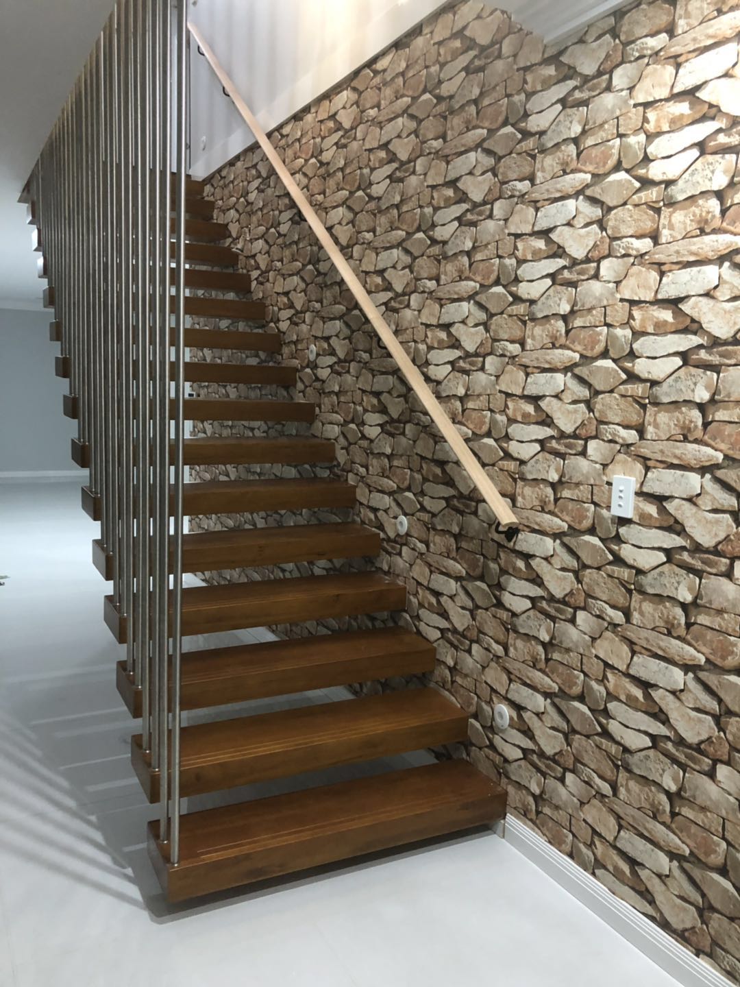 Top floating wood stairs vendor for hotel-3